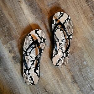 Calvin Klein Python Print Flip Flops NWOT size 6